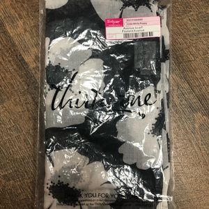 Thirty-one Avenue Scarf